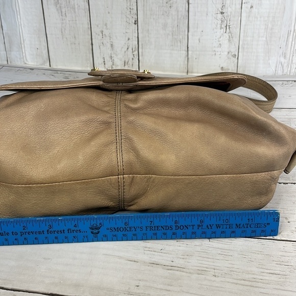 B Makowsky Taupe Leather Slouchy Hobo Satchel Shoulder Bag w/Large Buckle Accent - Picture 11 of 15